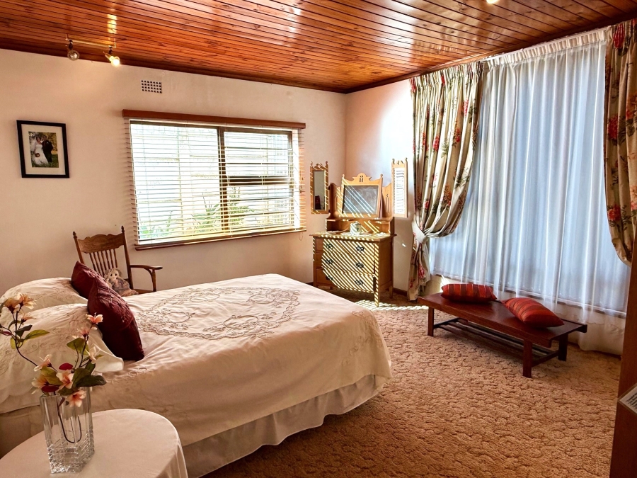 4 Bedroom Property for Sale in Bergzicht Western Cape